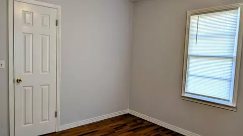Bedroom - 32 E Main St, Ash Flat, AR 72513 photo 2 of 7