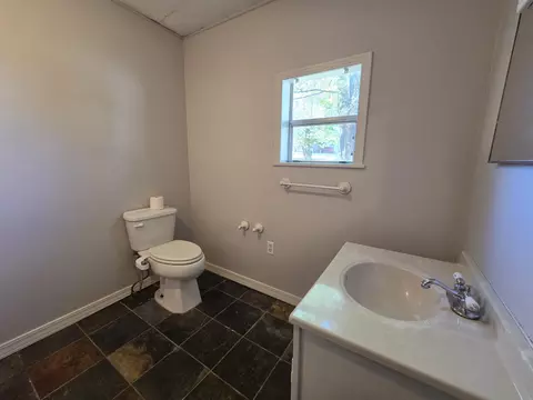 Bath - 32 E Main St, Ash Flat, AR 72513 photo 4 of 5