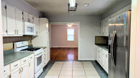 Kitchen - 32 E Main St, Ash Flat, AR 72513 photo 2 of 5