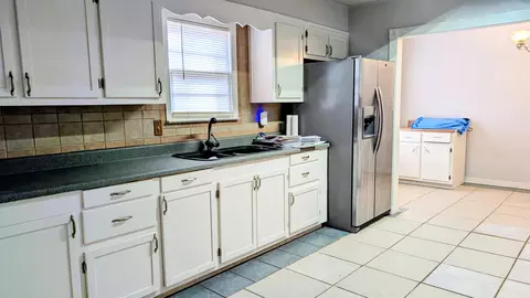 Kitchen - 32 E Main St, Ash Flat, AR 72513 photo 4 of 5
