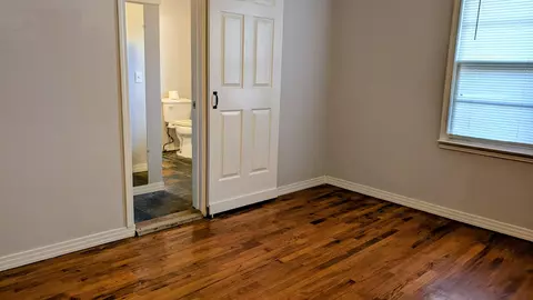 Bedroom - 32 E Main St, Ash Flat, AR 72513 photo 5 of 7