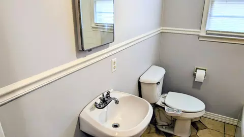 Bath - 32 E Main St, Ash Flat, AR 72513 photo 2 of 5