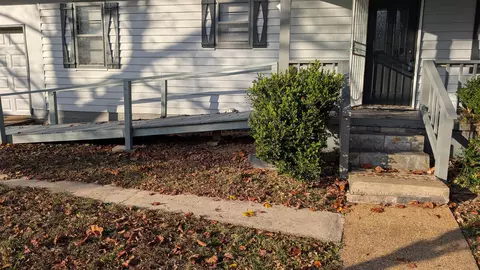 Exterior - 32 E Main St, Ash Flat, AR 72513 photo 4 of 8