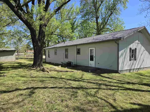 Exterior - 32 E Main St, Ash Flat, AR 72513 photo 6 of 8