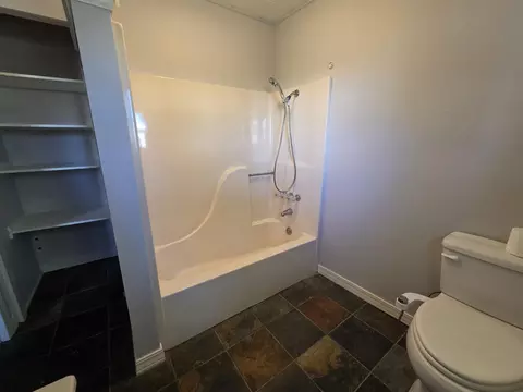 Bath - 32 E Main St, Ash Flat, AR 72513 photo 5 of 5