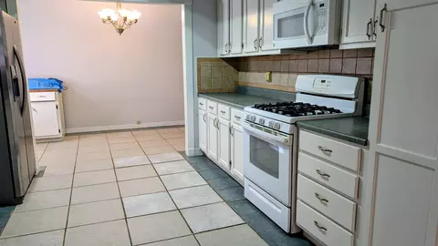 Kitchen - 32 E Main St, Ash Flat, AR 72513 photo 5 of 5