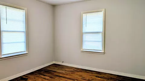 Bedroom - 32 E Main St, Ash Flat, AR 72513 photo 1 of 7
