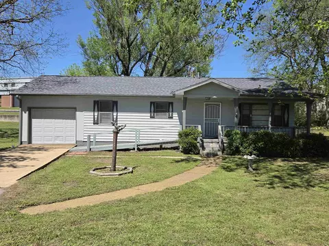 32 E Main St, Ash Flat, AR 72513