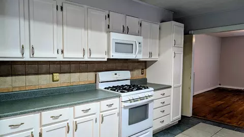 Kitchen - 32 E Main St, Ash Flat, AR 72513 photo 1 of 5