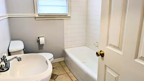 Bath - 32 E Main St, Ash Flat, AR 72513 photo 1 of 5