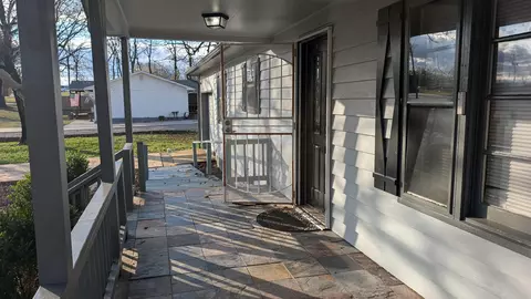 Exterior - 32 E Main St, Ash Flat, AR 72513 photo 3 of 8
