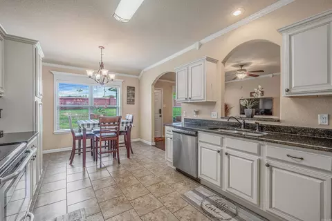 Kitchen - 2710 Plateau Dr, Conway, AR 72032 photo 4 of 5