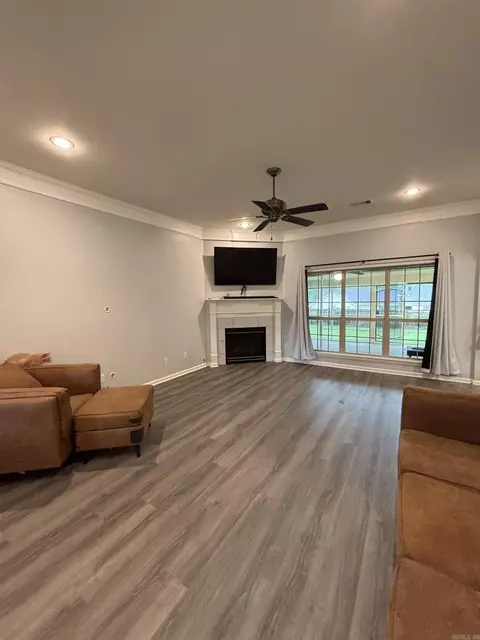 Living - 313 Grant Dr, Bryant, AR 72022 photo 4 of 5