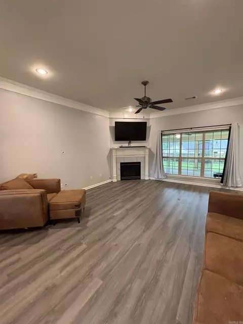 Living - 313 Grant Dr, Bryant, AR 72022 photo 2 of 5
