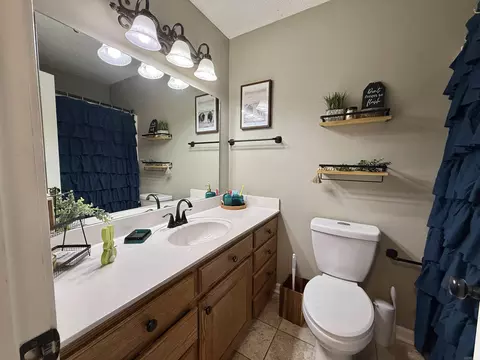 Bath - 2402 Cherry Xing, Benton, AR 72015 photo 1 of 2