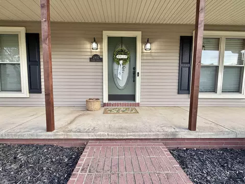 Exterior - 2402 Cherry Xing, Benton, AR 72015 photo 5 of 10