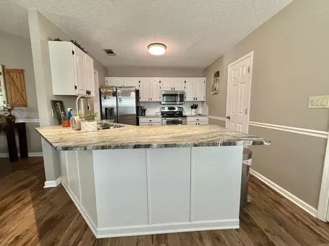 Kitchen - 2402 Cherry Xing, Benton, AR 72015 photo 1 of 5