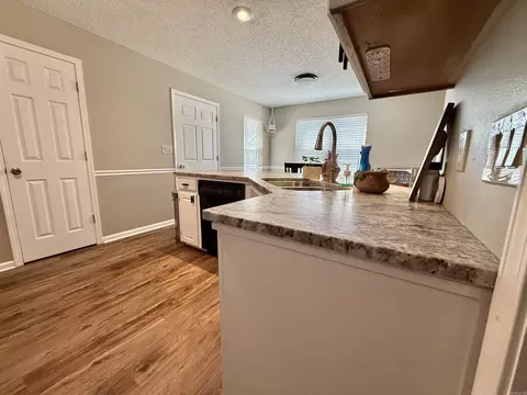 Kitchen - 2402 Cherry Xing, Benton, AR 72015 photo 2 of 5