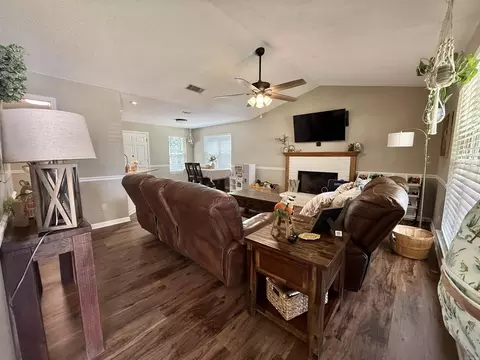Living - 2402 Cherry Xing, Benton, AR 72015 photo 2 of 5