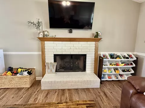 Living - 2402 Cherry Xing, Benton, AR 72015 photo 5 of 5