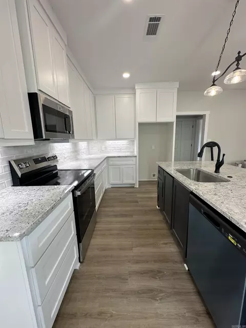 Kitchen - 196 Pearson St, Benton, AR 72015 photo 1 of 3