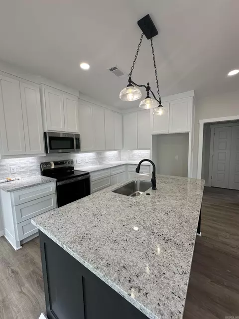 Kitchen - 196 Pearson St, Benton, AR 72015 photo 2 of 3