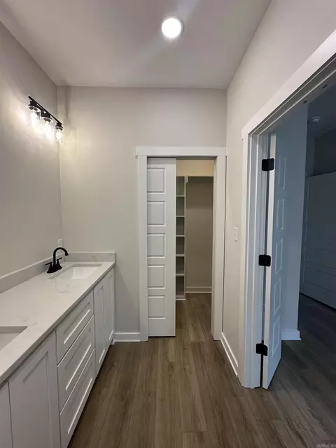 Bath - 196 Pearson St, Benton, AR 72015 photo 2 of 3