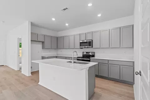 Kitchen - 1016 Raven Walk Dr, Benton, AR 72015 photo 3 of 3