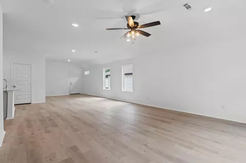 Living - 1016 Raven Walk Dr, Benton, AR 72015 photo 4 of 5