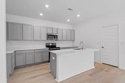 Kitchen - 1016 Raven Walk Dr, Benton, AR 72015 photo 1 of 3