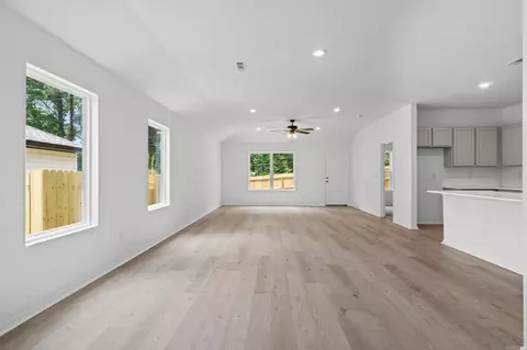 Living - 1016 Raven Walk Dr, Benton, AR 72015 photo 2 of 5