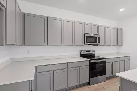 Kitchen - 1016 Raven Walk Dr, Benton, AR 72015 photo 2 of 3