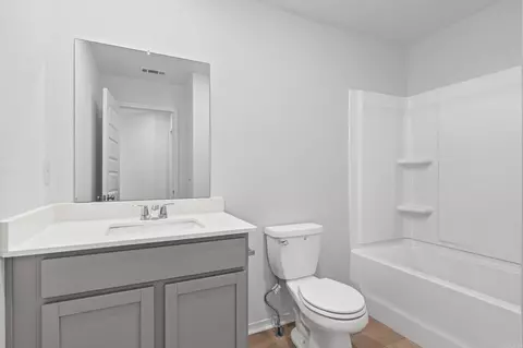 Bath - 1016 Raven Walk Dr, Benton, AR 72015 photo 2 of 2
