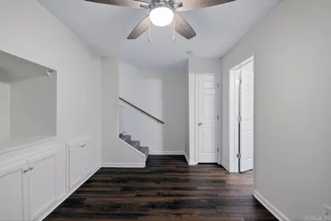 Entry Way - 16 Pinecrest, Conway, AR 72032 photo 1 of 2