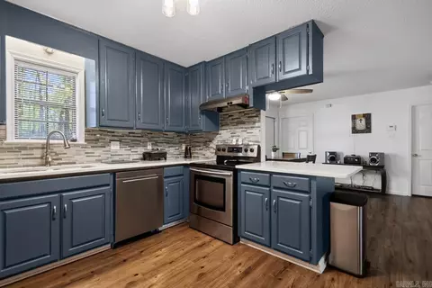 Kitchen - 16 Pinecrest, Conway, AR 72032 photo 3 of 3