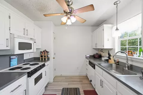 Kitchen - 1209 Jackman St, Benton, AR 72015 photo 1 of 4