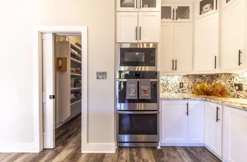 Kitchen - 6020 Centark Ct, Alexander, AR 72002 photo 6 of 6