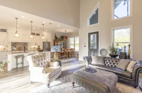 Living - 6020 Centark Ct, Alexander, AR 72002 photo 2 of 6