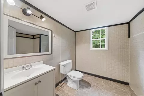 Bath - 402 Mercer St, Horatio, AR 71842 photo 2 of 3