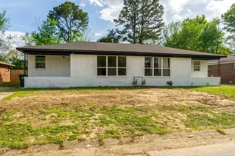Exterior - 325 Hereford St, Conway, AR 72032 photo 2 of 4