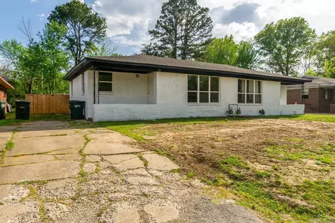 Exterior - 325 Hereford St, Conway, AR 72032 photo 3 of 4