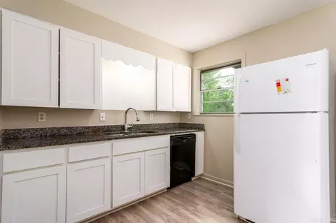 Kitchen - 325 Hereford St, Conway, AR 72032 photo 1 of 3