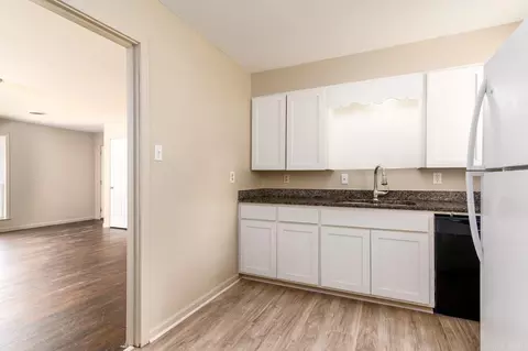 Kitchen - 325 Hereford St, Conway, AR 72032 photo 2 of 3