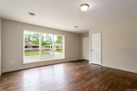 Living - 325 Hereford St, Conway, AR 72032 photo 1 of 4