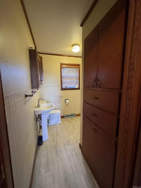 Bath - 1007 Bailey St, Campbell, MO 63933 photo 2 of 2
