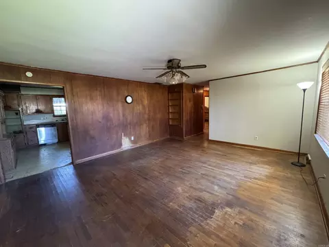 Living - 1007 Bailey St, Campbell, MO 63933 photo 1 of 2