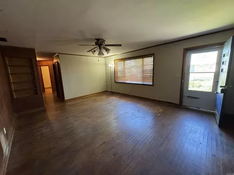 Living - 1007 Bailey St, Campbell, MO 63933 photo 2 of 2