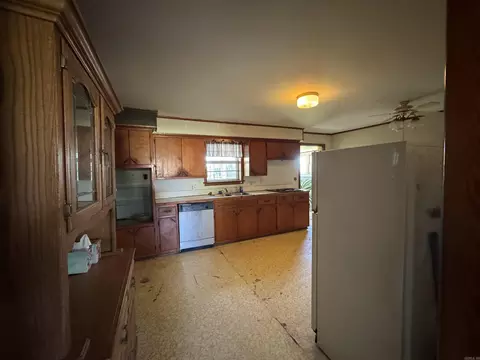 Kitchen - 1007 Bailey St, Campbell, MO 63933 photo 1 of 2