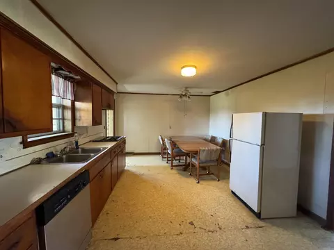 Kitchen - 1007 Bailey St, Campbell, MO 63933 photo 2 of 2