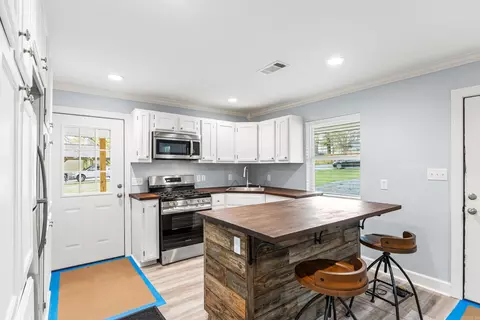 Kitchen - 11 E Ridge Rd, Mayflower, AR 72106 photo 2 of 2
